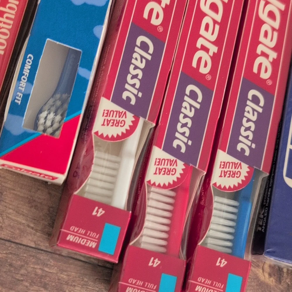Vintage Crest Reach Colgate Tek Aqua fresh Assorted Toothbrush Lot Of 16‎
